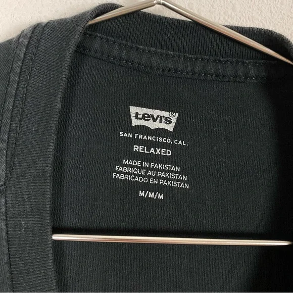 Men's Levi's Faded Black Super Soft Simple Relaxed Graphic Tee - Picture 4 of 5